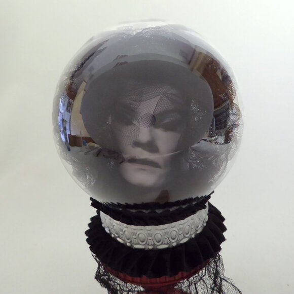 NEW DISNEY HAUNTED MANSION MADAME LEOTA CRYSTAL BALL PROP ODDITY - Picture 8 of 15